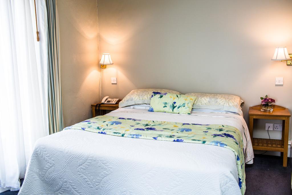 Byrnes Wine Dine Stay Ennistimon Phòng bức ảnh