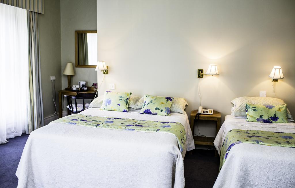 Byrnes Wine Dine Stay Ennistimon Phòng bức ảnh