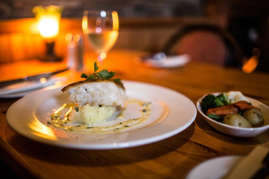 Byrnes Wine Dine Stay Ennistimon Ngoại thất bức ảnh